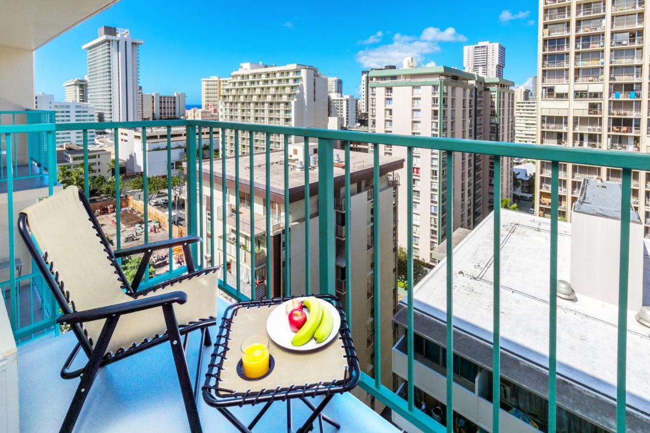 Aloha Vibes Await! Stylish Condo At Aloha Surf - Mountain And City Views Honolulu Esterno foto