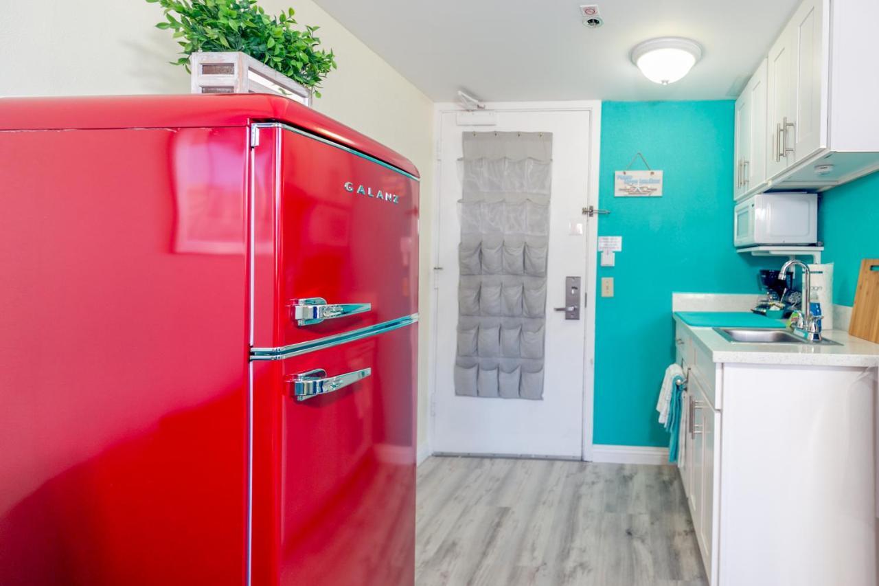 Aloha Vibes Await! Stylish Condo At Aloha Surf - Mountain And City Views Honolulu Esterno foto