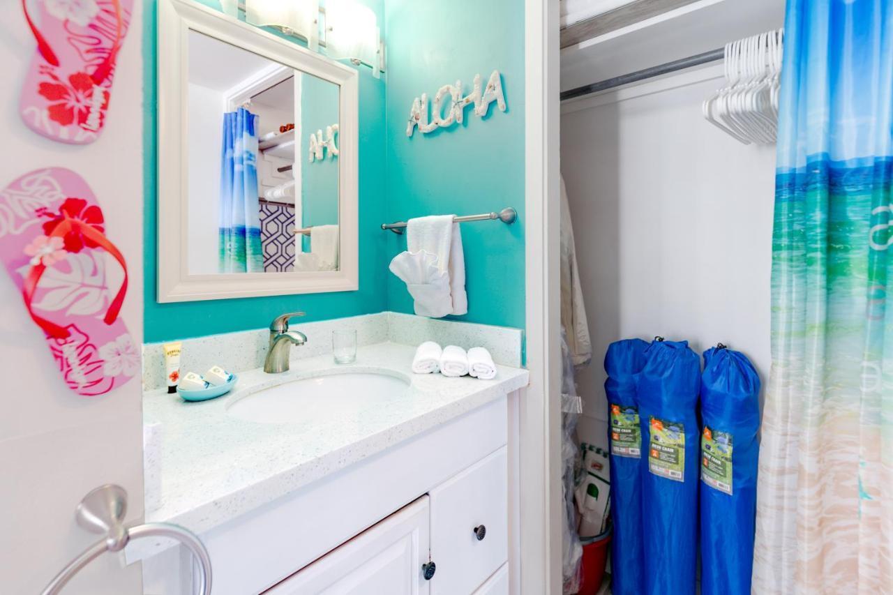 Aloha Vibes Await! Stylish Condo At Aloha Surf - Mountain And City Views Honolulu Esterno foto