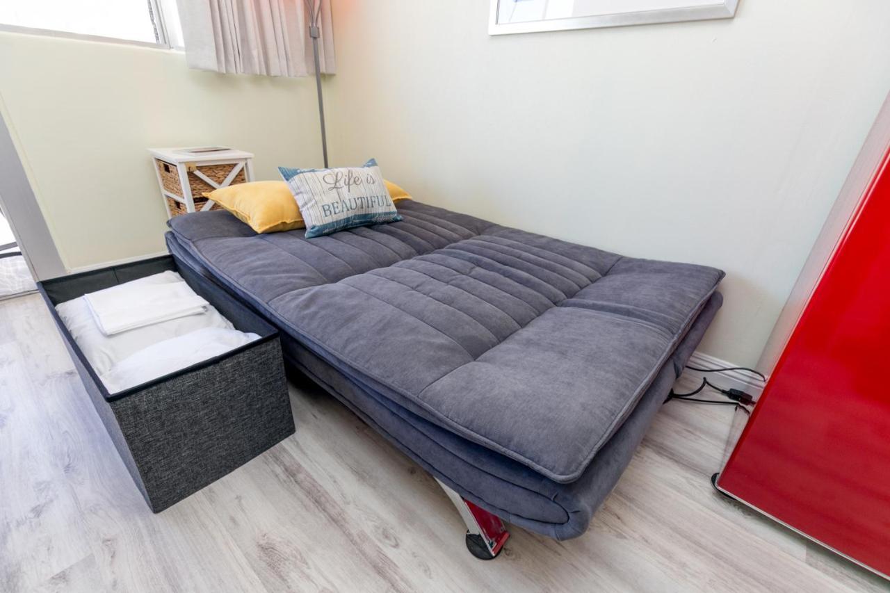 Aloha Vibes Await! Stylish Condo At Aloha Surf - Mountain And City Views Honolulu Esterno foto